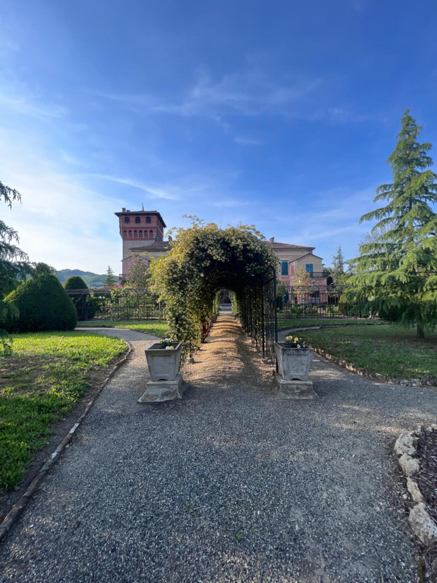 Il Castello Di Bubbio Hotel Exterior photo